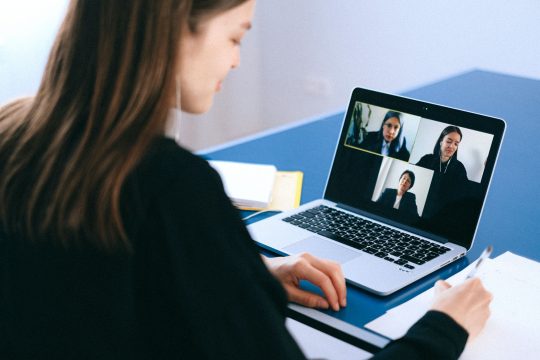 Reunião virtual de negócios